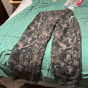 Young LA Camo sweats Size Large